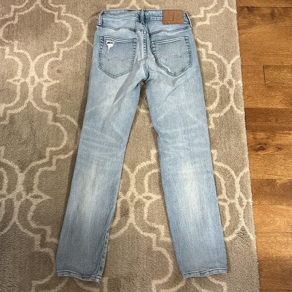 American Eagle Ripped Light Wash Jeans, size 26x28 - Picture 5 of 6